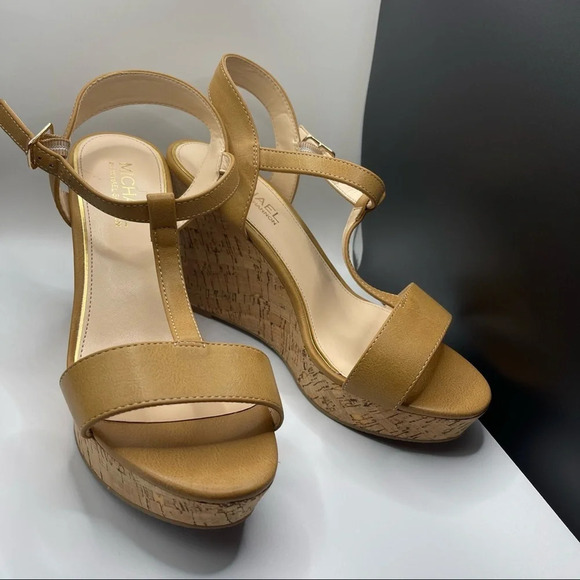 NIB Michael Shannon Libby Tan Wedges - Picture 2 of 5